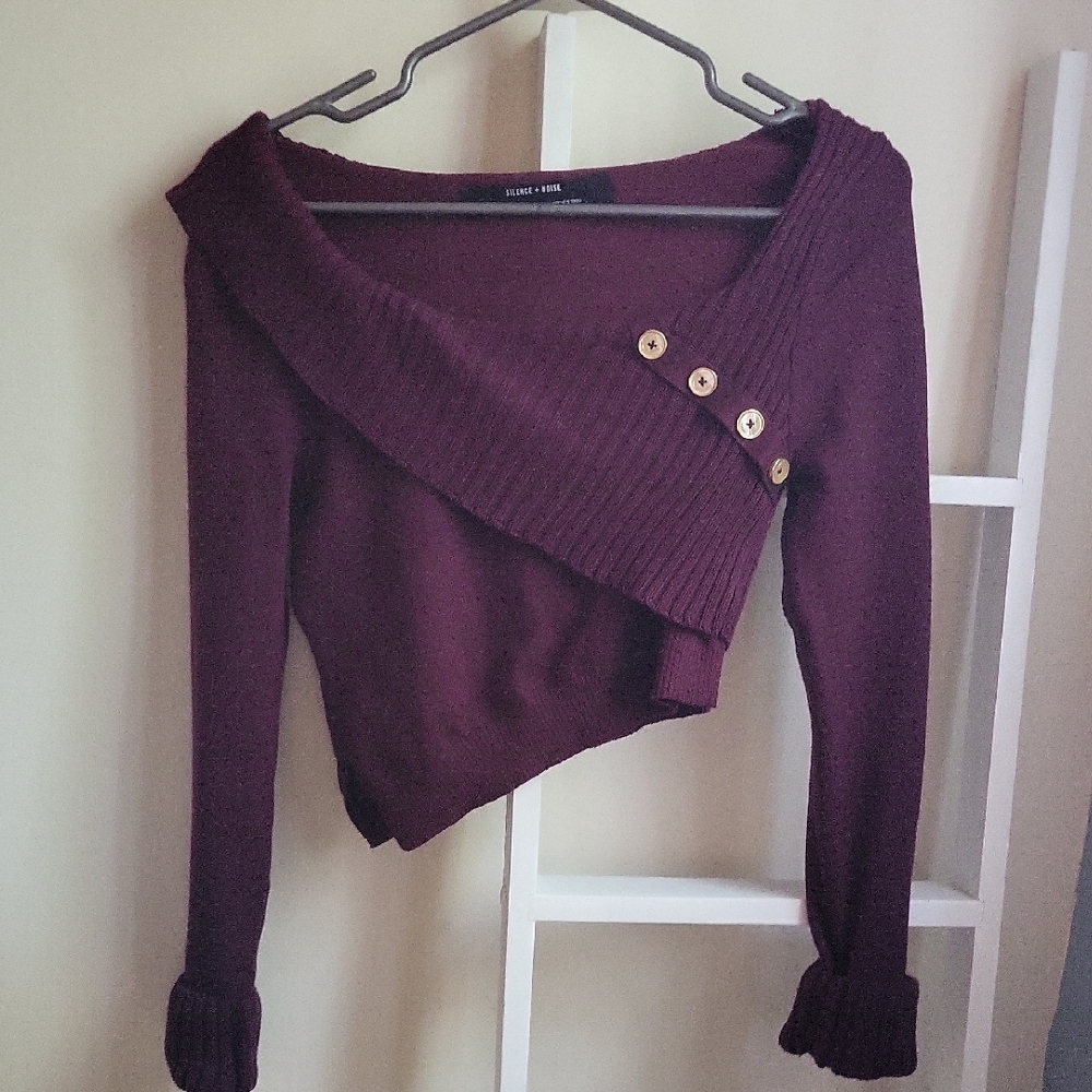 Asymetrical Cropped Burgundy Sweater - Picture 2 of 7